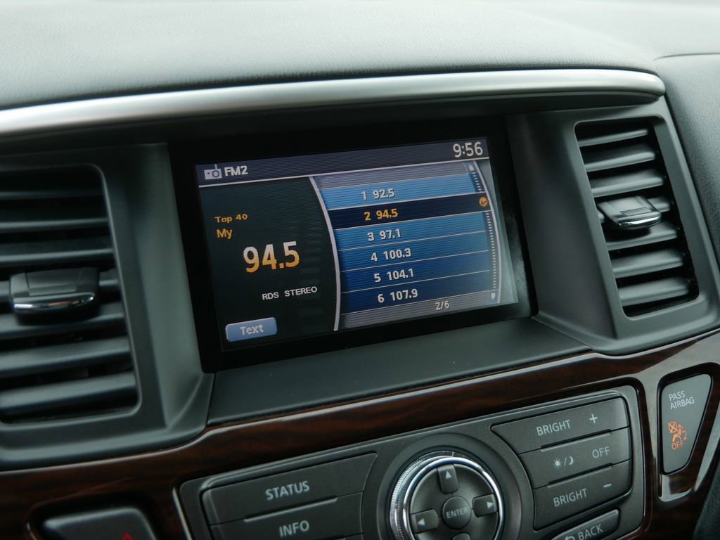 Used 2014 Nissan Pathfinder SL AWD/4WD image 32