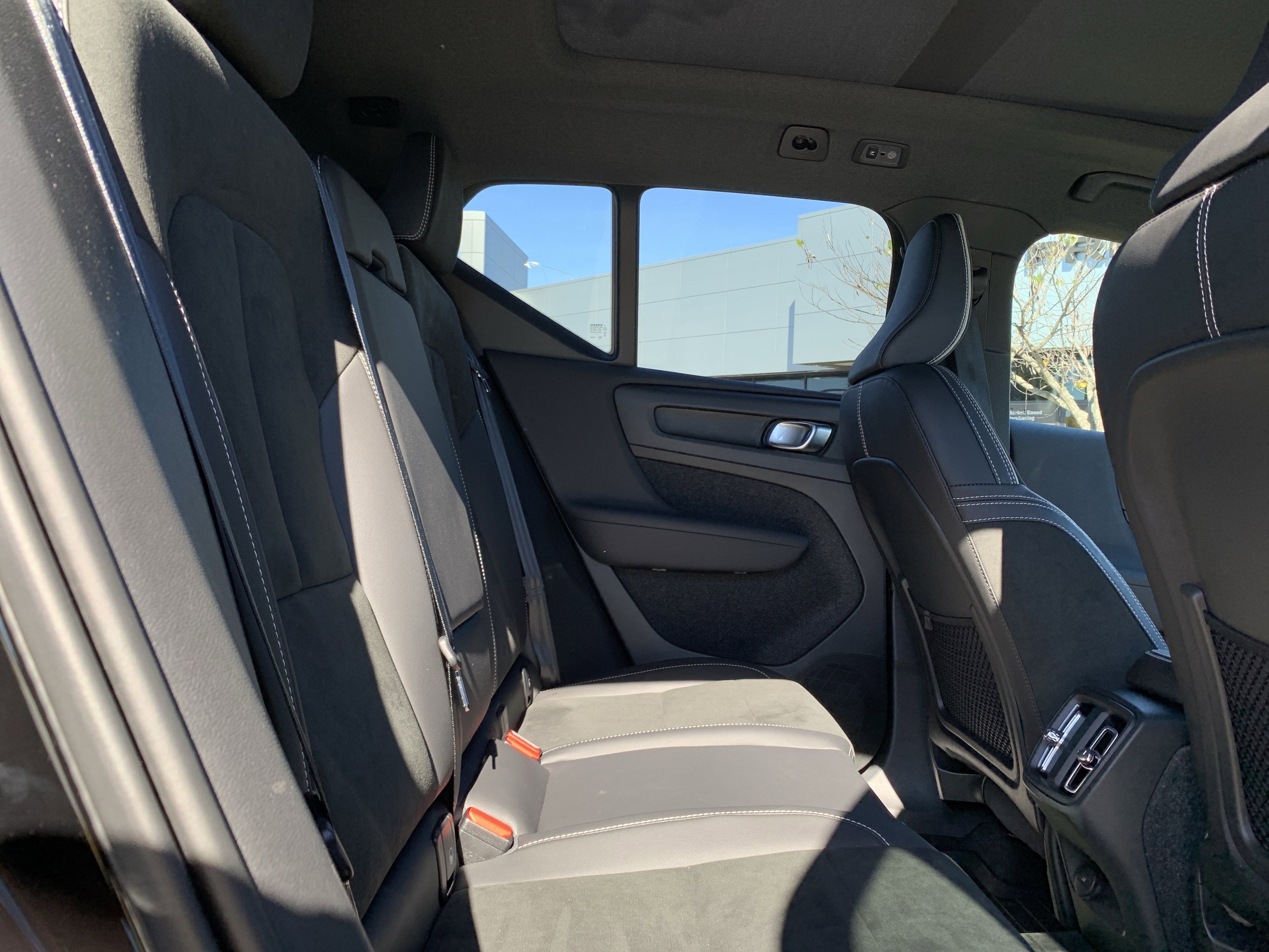 Used 2022 Volvo XC40 T5 R-Design w/ Advanced Package image 33