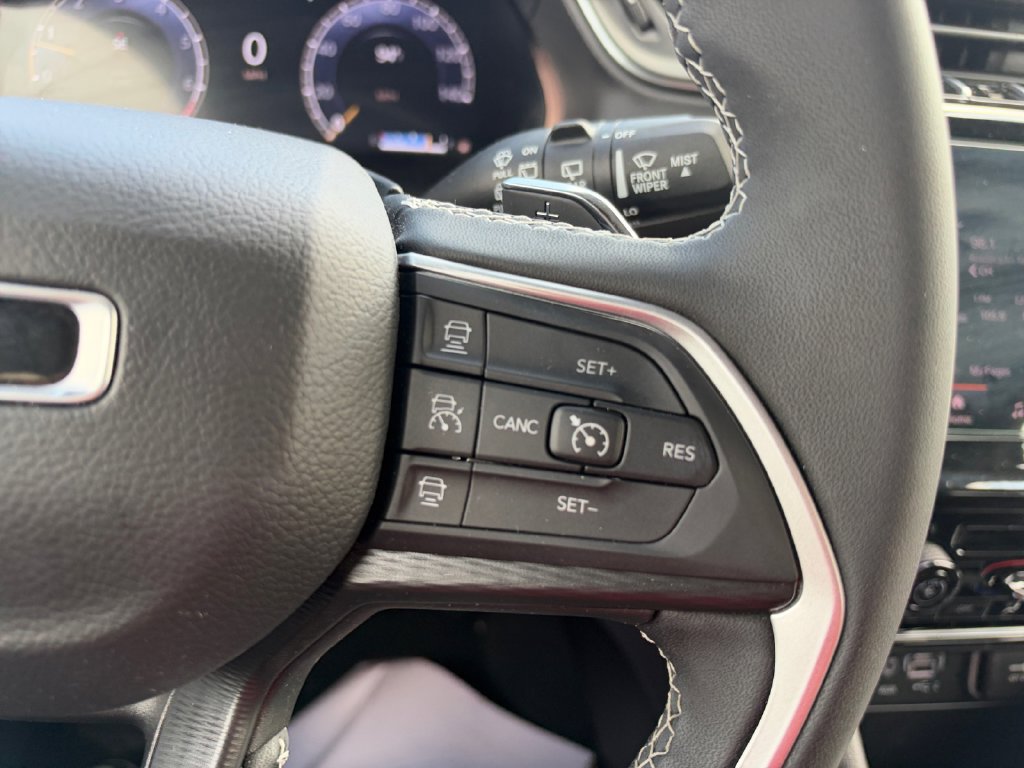 Used 2025 Jeep Grand Cherokee L Laredo RWD image 21