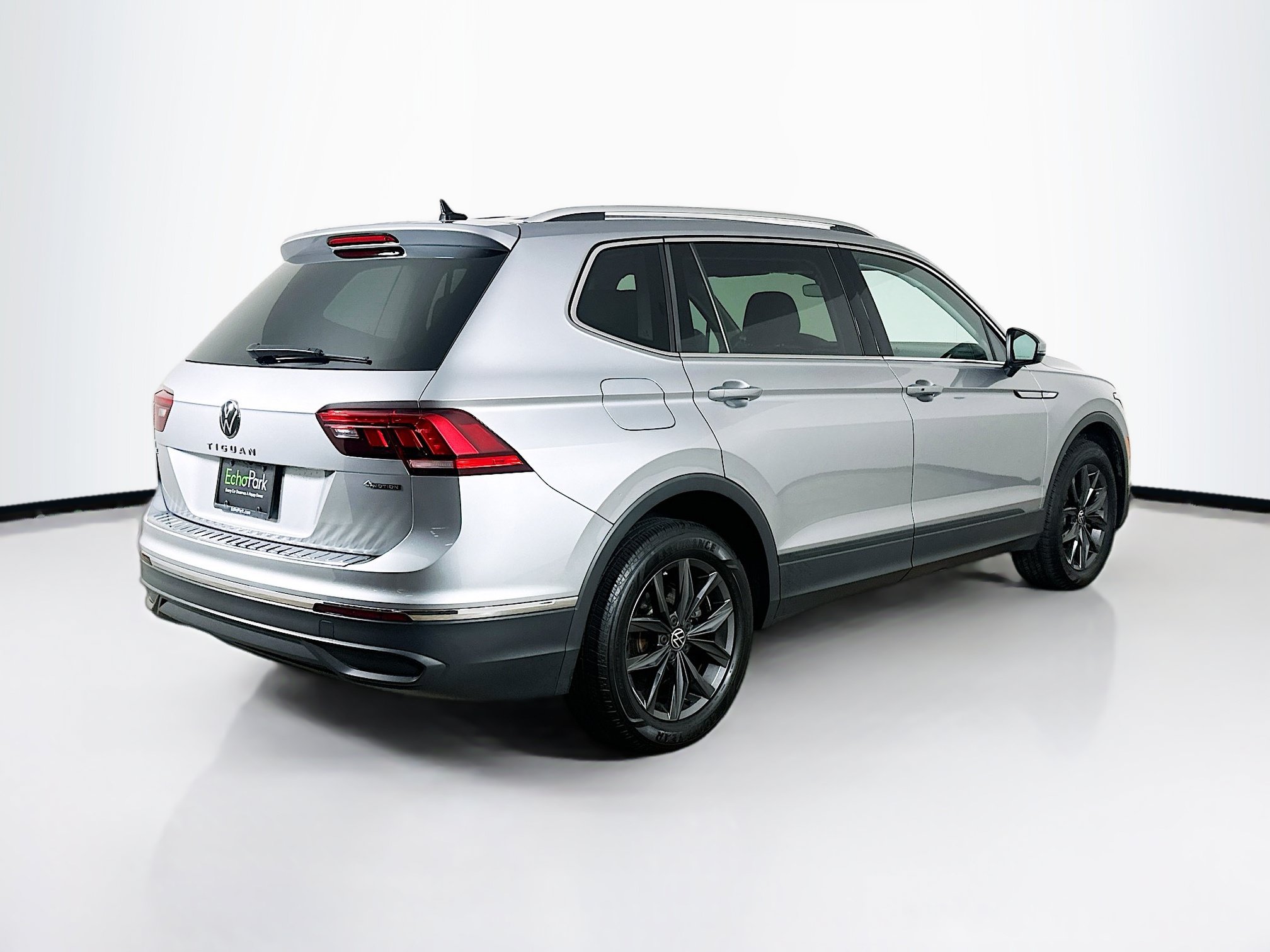 Used 2023 Volkswagen Tiguan SE AWD/4WD image 9