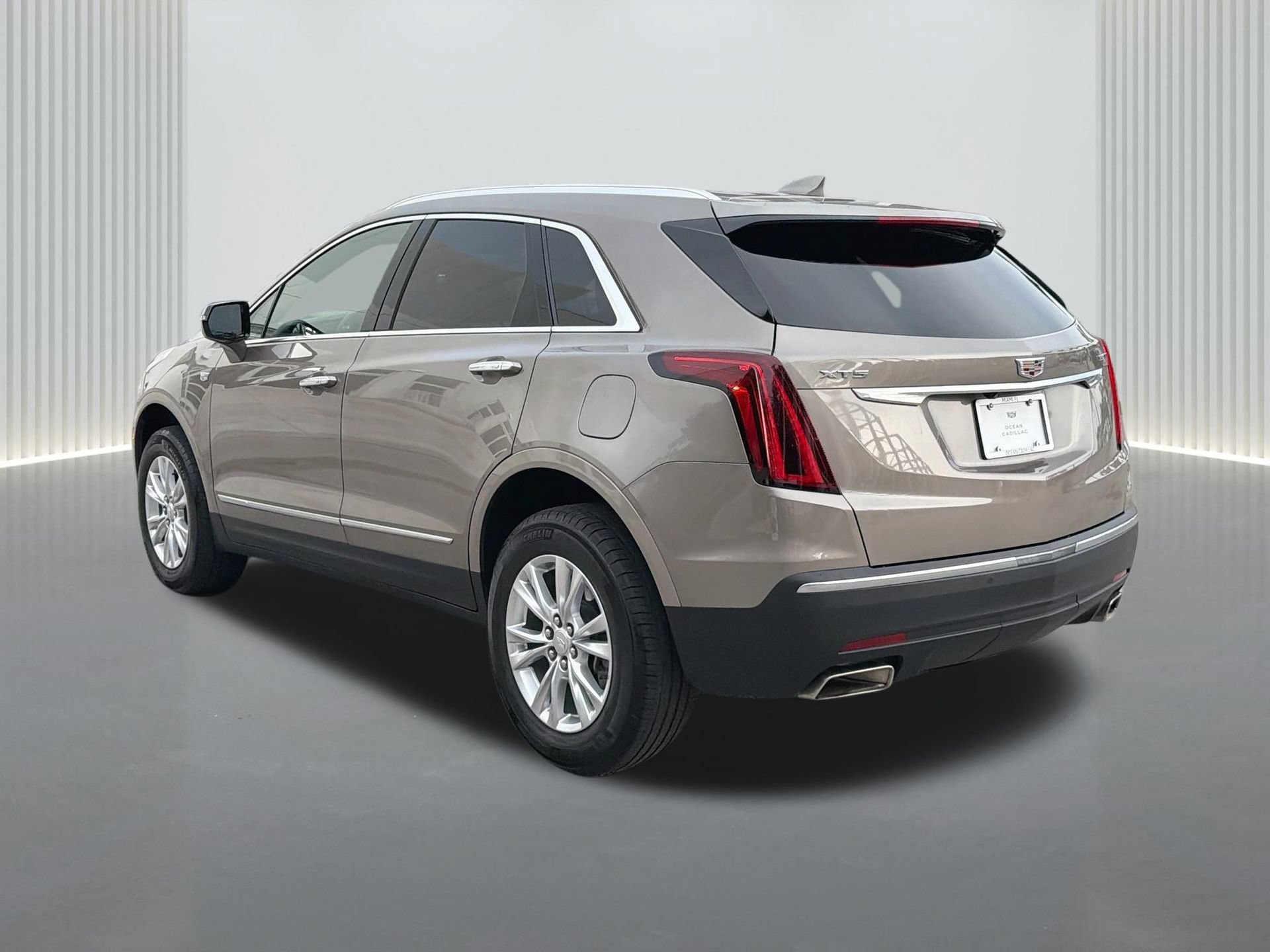 Certified 2023 Cadillac XT5 Luxury FWD image 3
