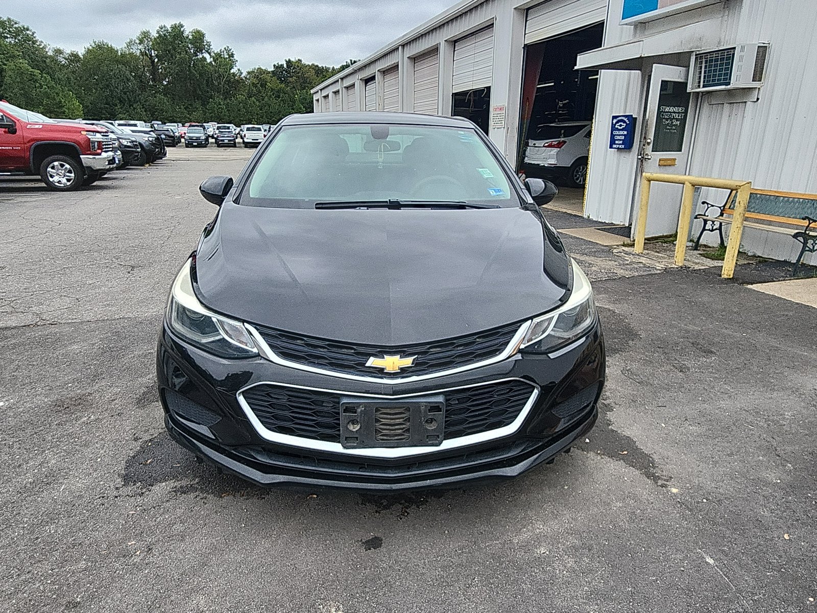 Used 2017 Chevrolet Cruze LT w/ Convenience Package FWD image 8