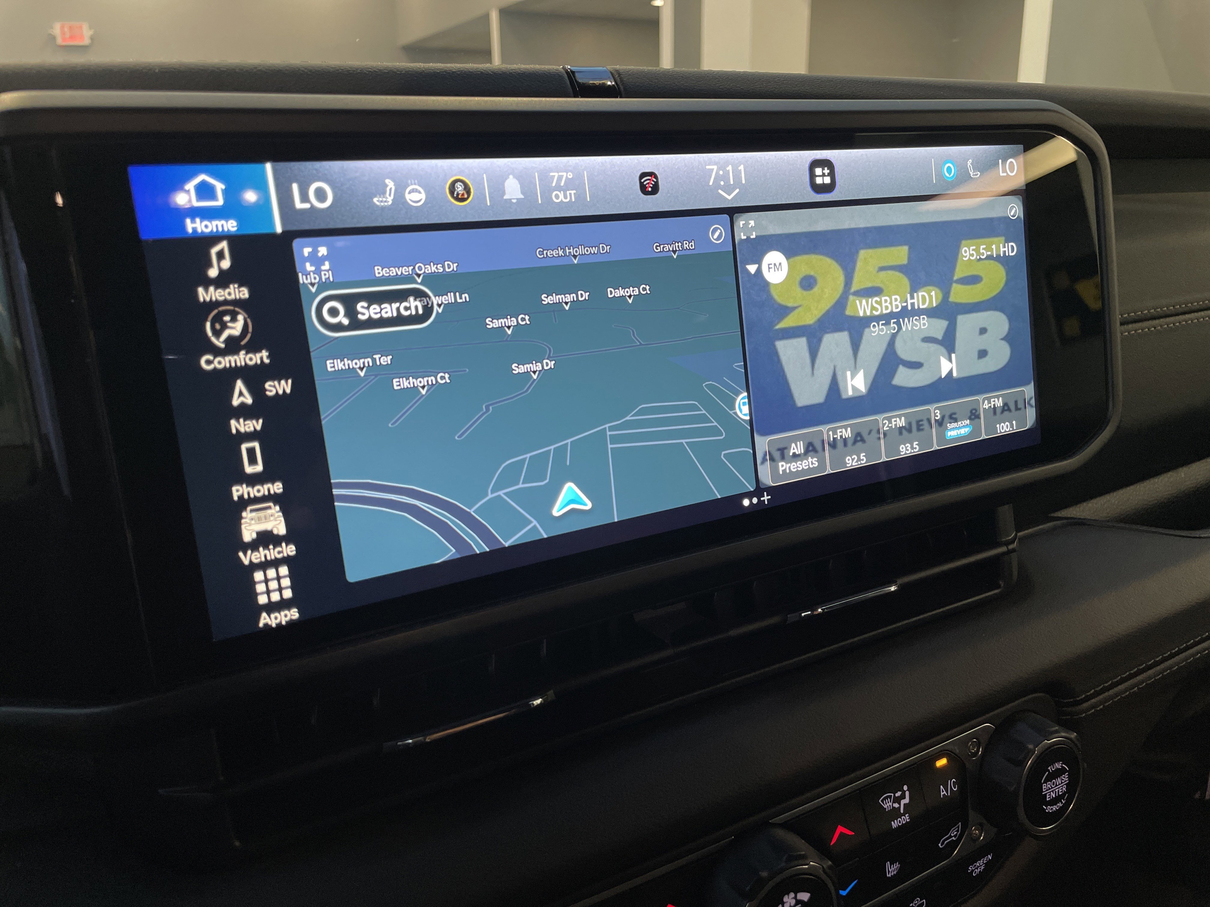Used 2024 Jeep Wrangler Unlimited Sahara w/ Technology Group AWD/4WD image 23