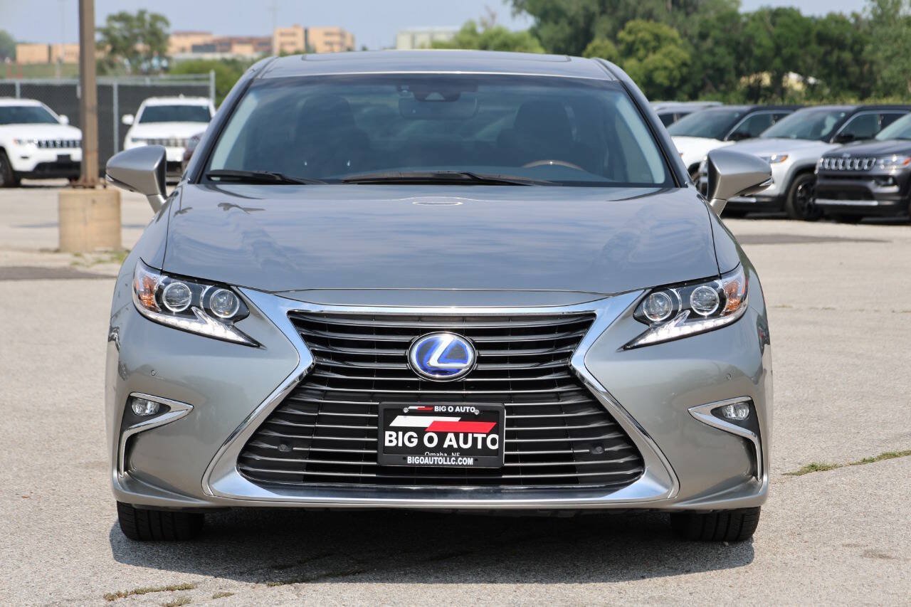 Used 2018 Lexus ES 300h w/ Navigation Package FWD image 2