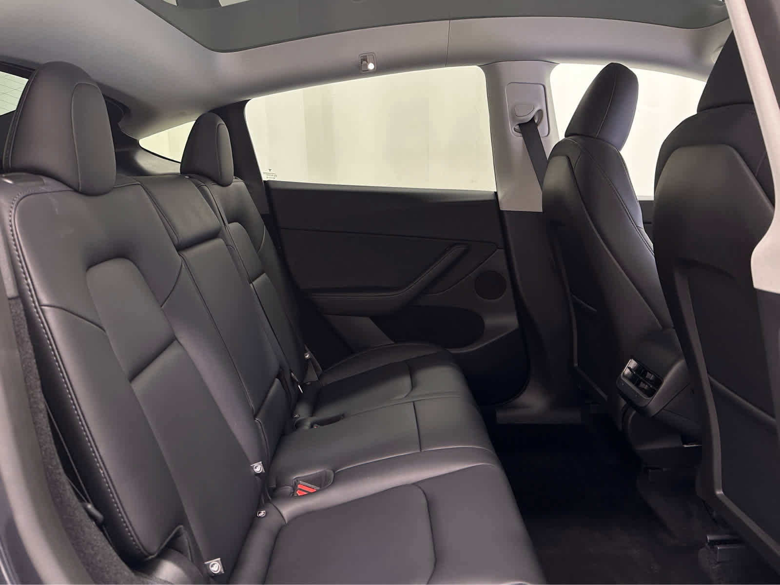 Used 2024 Tesla Model Y Long Range image 21