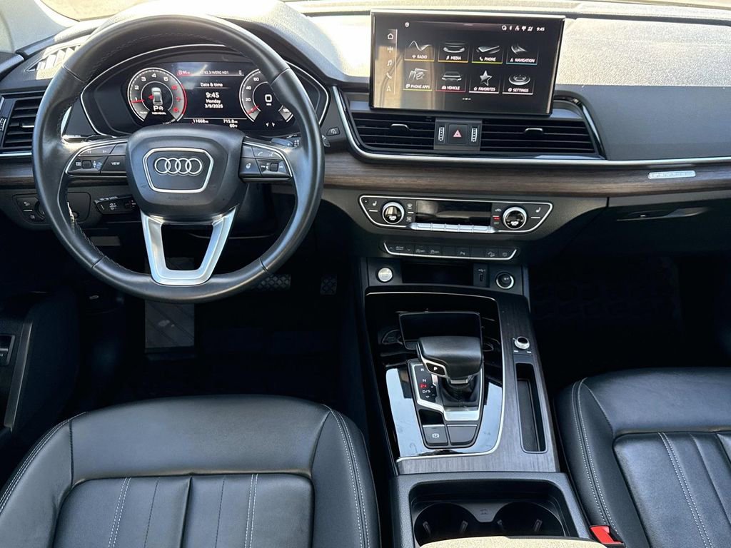 Used 2025 Audi Q5 2.0T Premium w/ Convenience Plus Package image 2