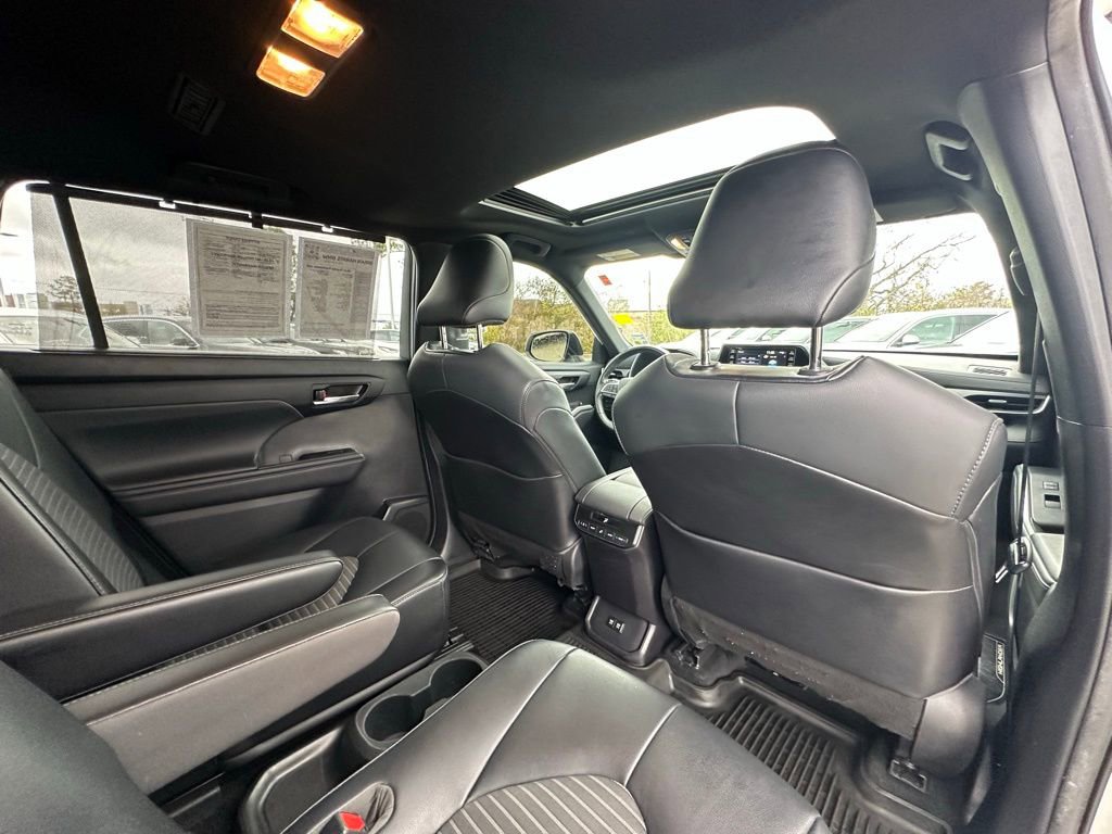 Used 2021 Toyota Highlander XSE image 31