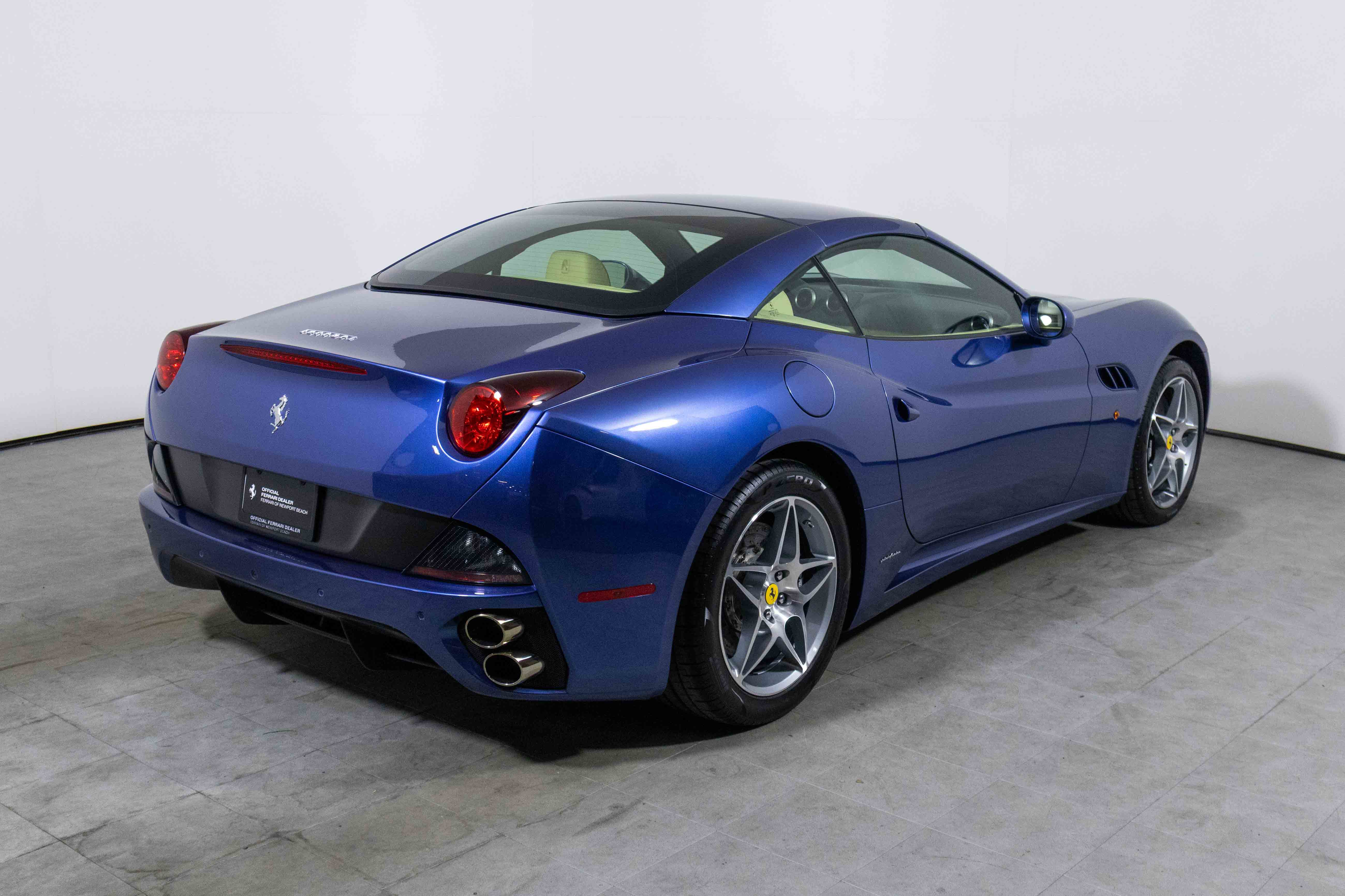 Used 2010 Ferrari California image 18