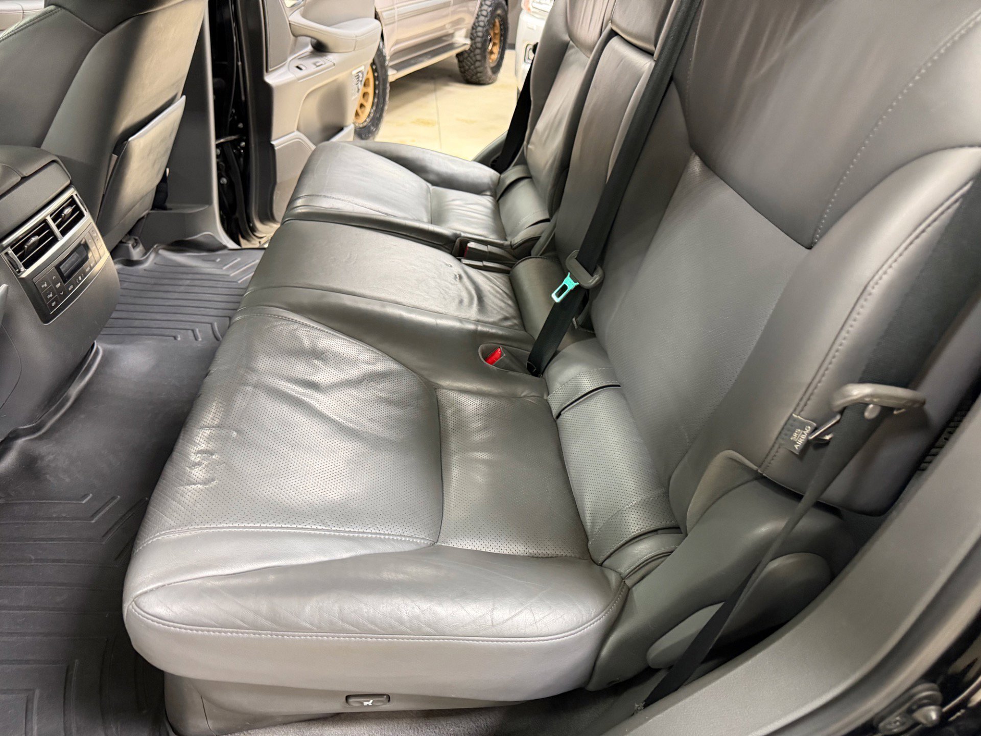 Used 2010 Lexus LX 570 4WD image 22