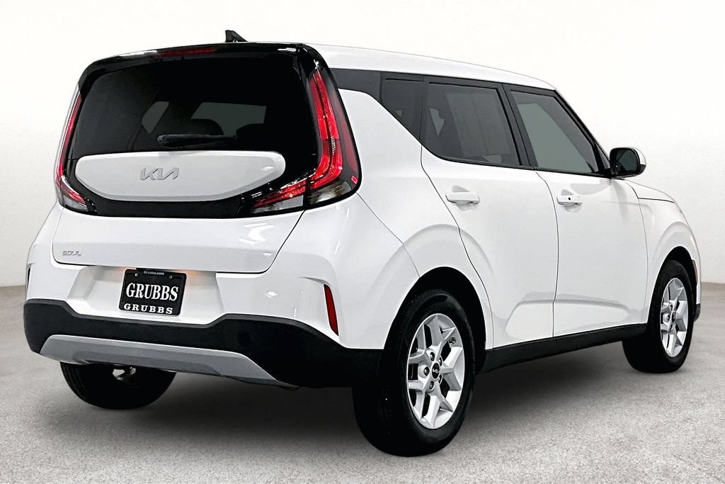 Used 2023 Kia Soul S FWD image 2