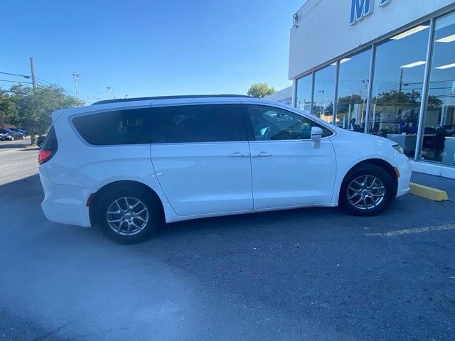 Used 2021 Chrysler Pacifica Touring w/ Uconnect Theater Family Group