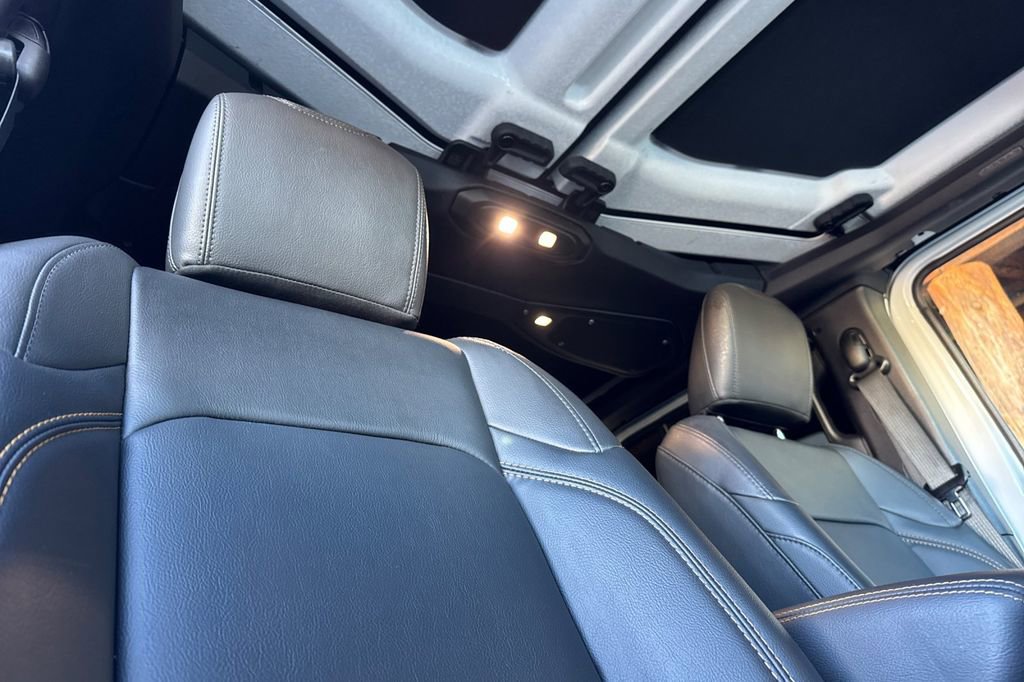 Used 2024 Jeep Wrangler Sahara image 19
