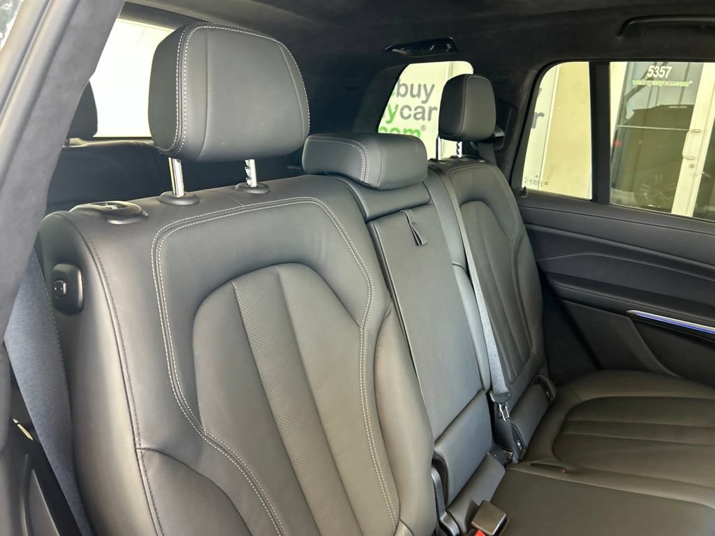 Used 2022 BMW X7 xDrive40i w/ M Sport Package AWD/4WD image 32