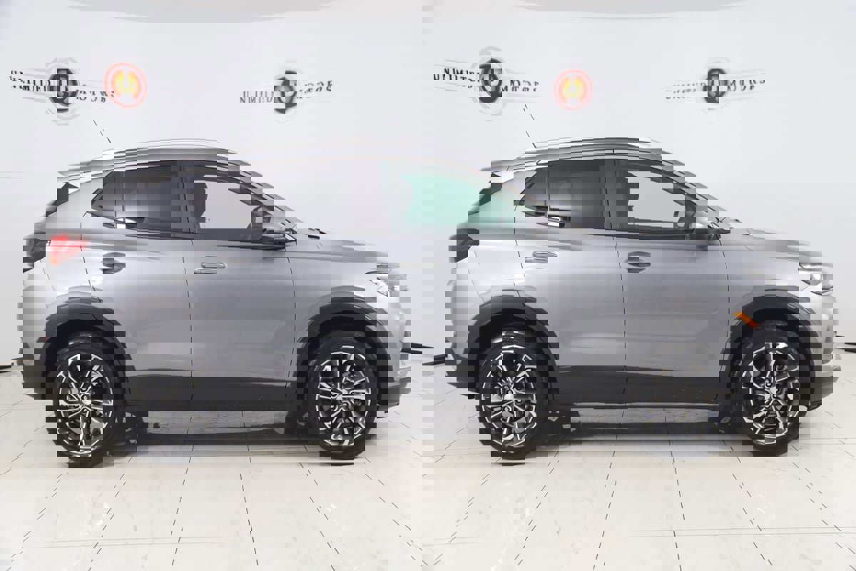 Used 2023 Buick Encore GX Select w/ Safety Package II image 2