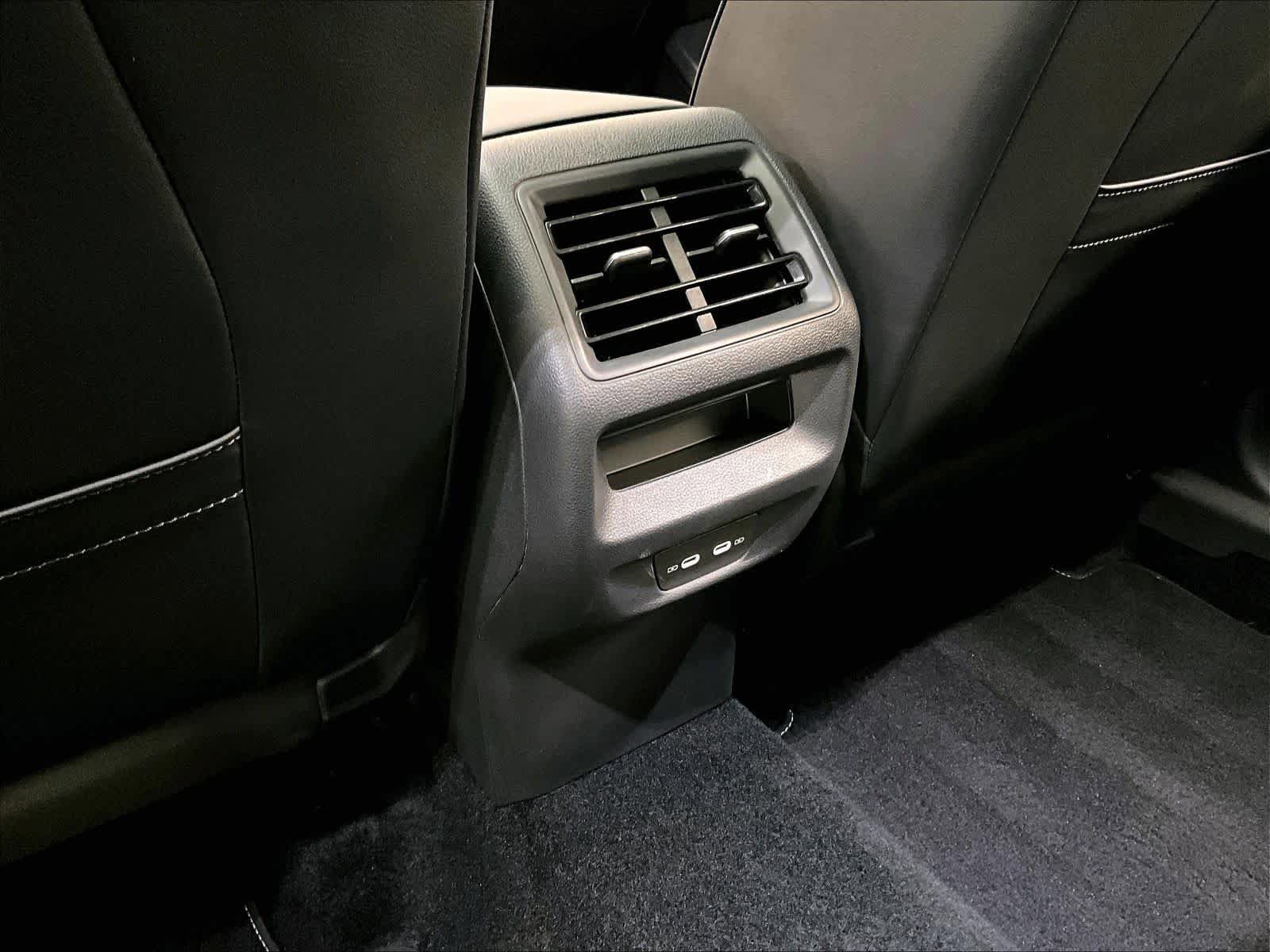 Certified 2025 Volkswagen Tiguan SE w/ Panoramic Sunroof Package image 38