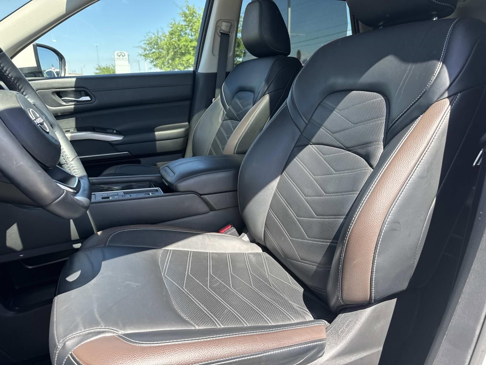 Used 2023 Nissan Pathfinder Platinum w/ Black Appearance Package FWD image 19