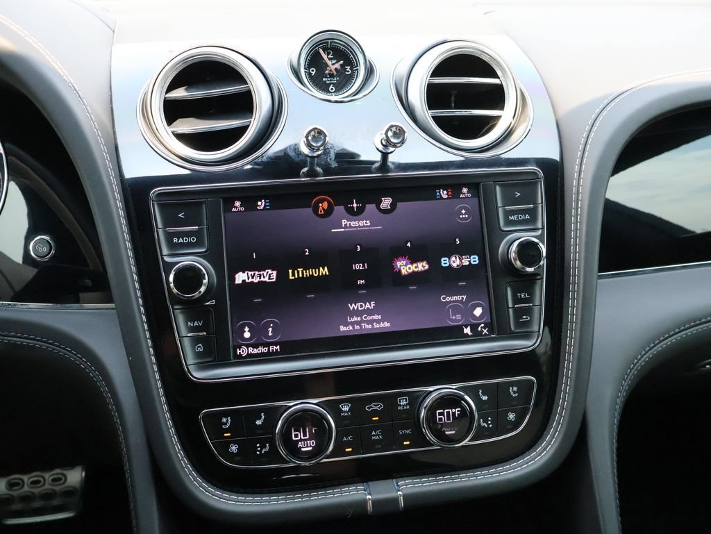 Used 2018 Bentley Bentayga AWD/4WD image 22