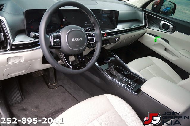 Certified 2025 Kia Sorento EX w/ Panoramic Sunroof Package FWD image 13