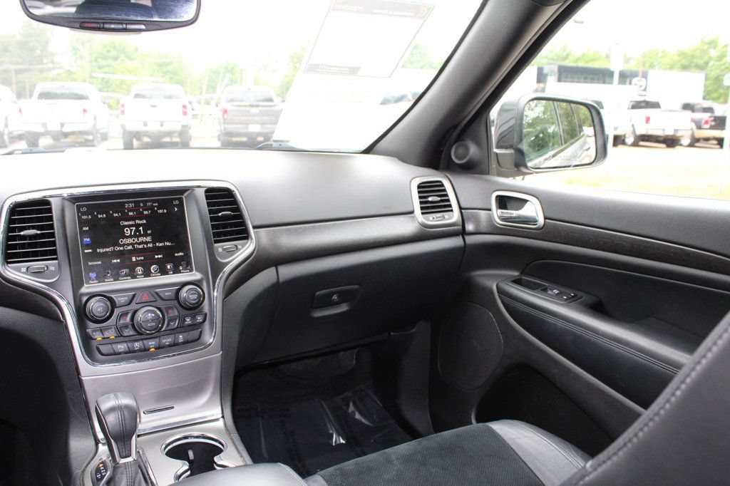 Used 2017 Jeep Grand Cherokee Altitude RWD image 16
