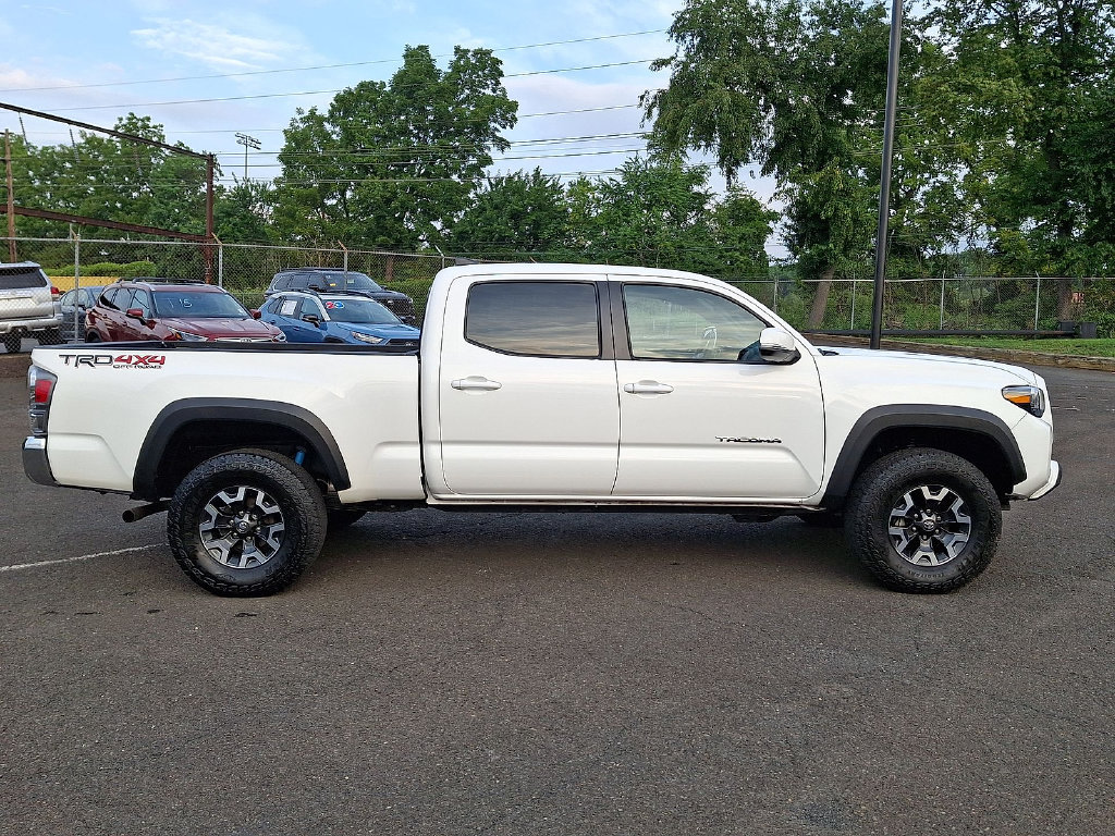 Certified 2022 Toyota Tacoma TRD Off-Road AWD/4WD image 33