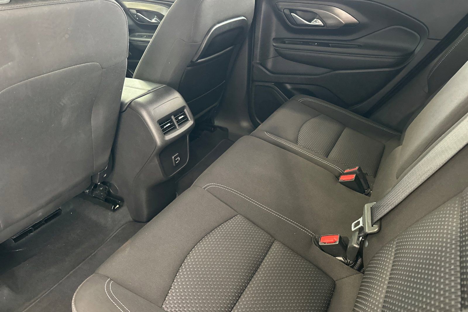 Used 2024 GMC Terrain SLE w/ Elevation Edition image 12