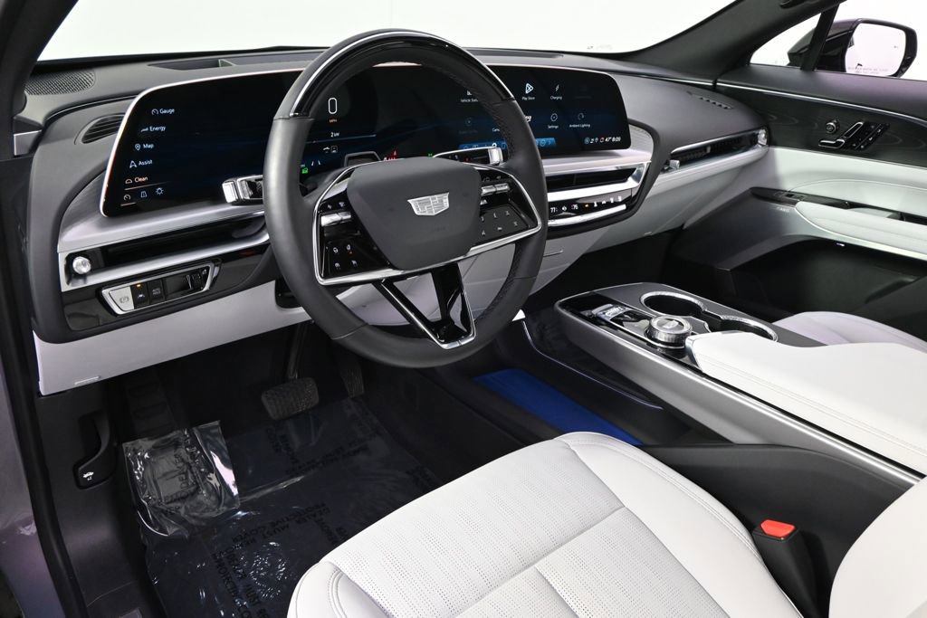 New 2025 Cadillac Lyriq Luxury AWD/4WD image 12