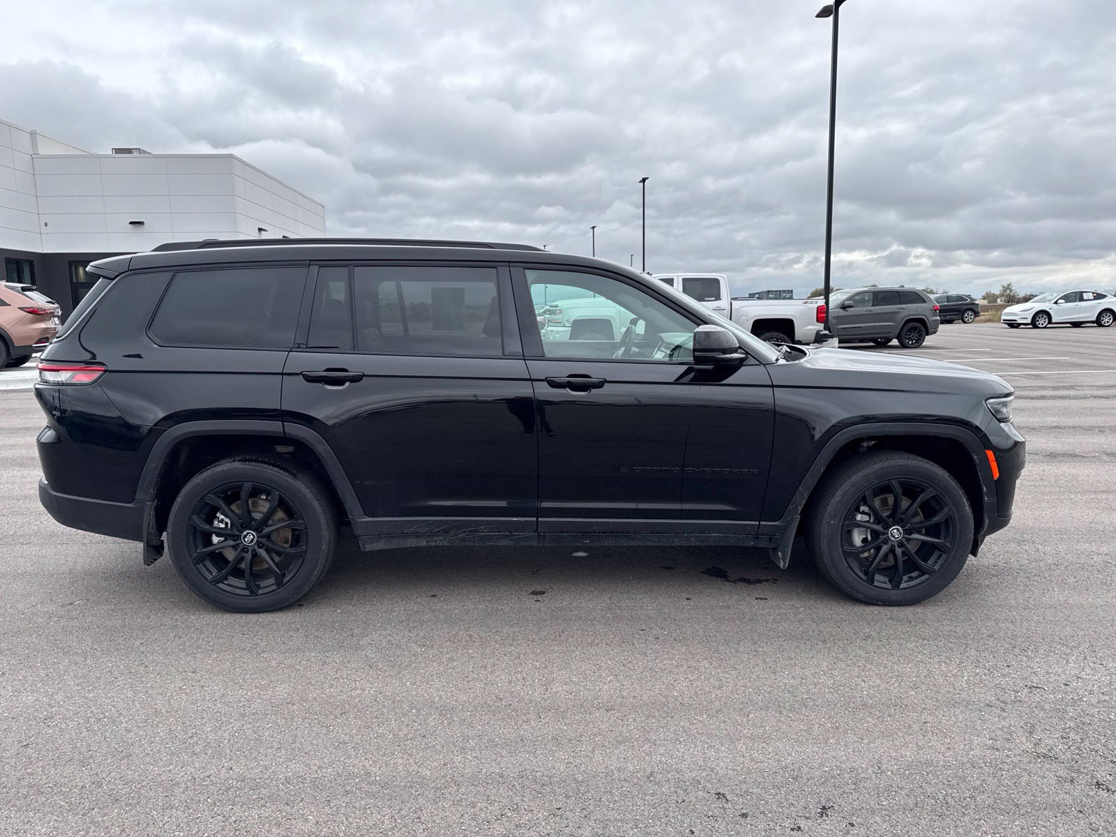 Used 2024 Jeep Grand Cherokee L Laredo AWD/4WD image 8