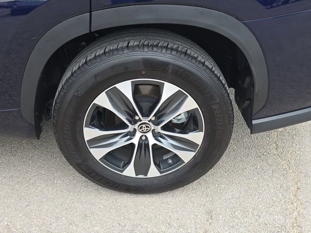 Used 2025 Toyota Highlander XLE image 35