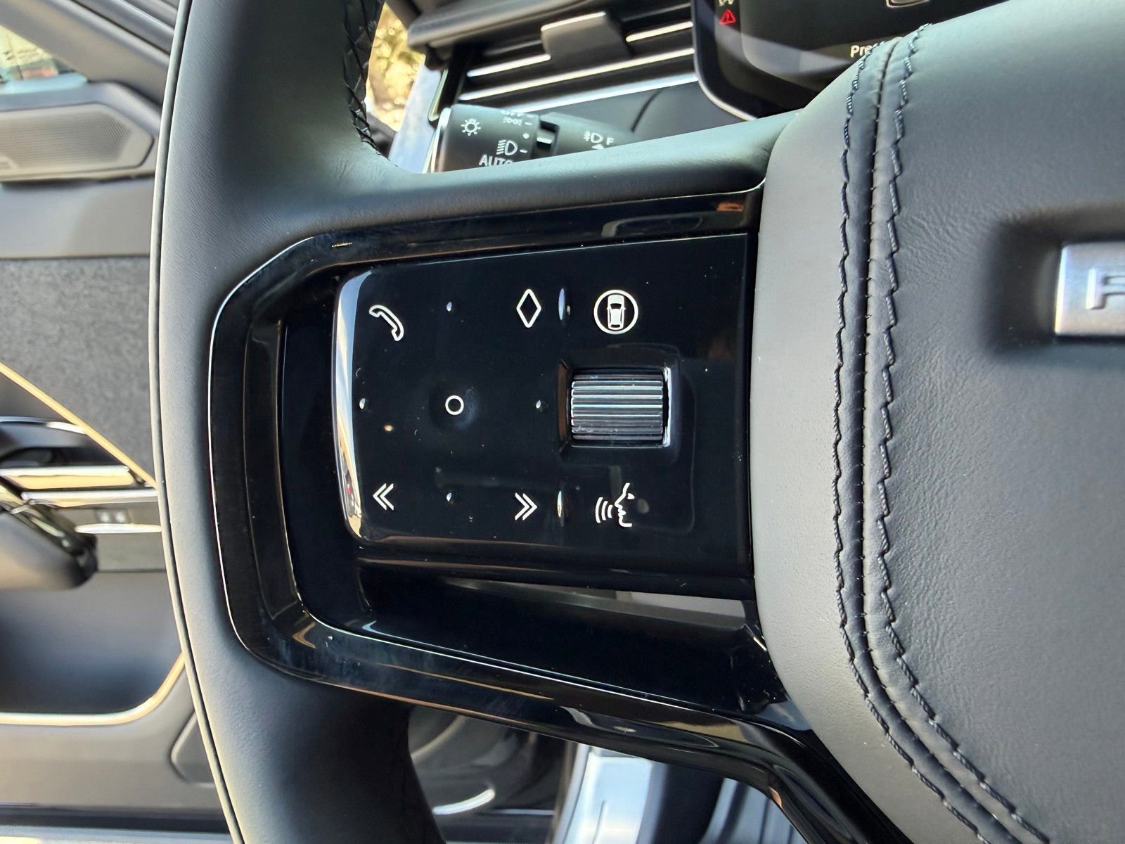 New 2026 Land Rover Range Rover Sport Autobiography AWD/4WD image 11