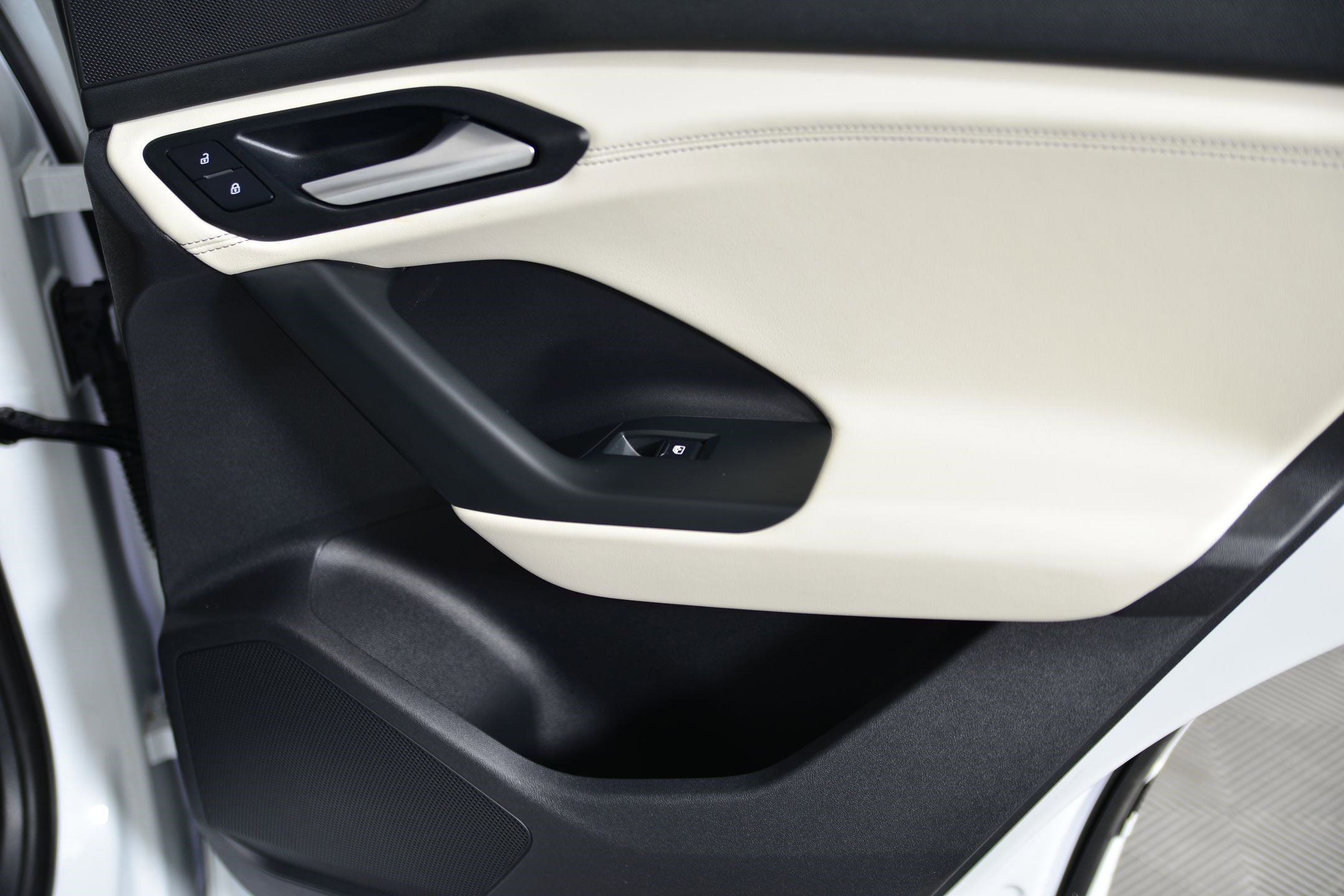 Certified 2025 Audi Q6 e-tron Premium w/ Convenience Package image 22