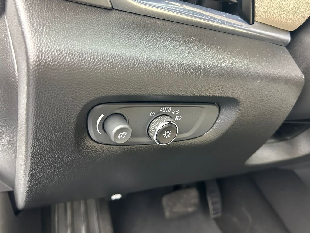 Used 2022 Chevrolet Traverse LS image 13