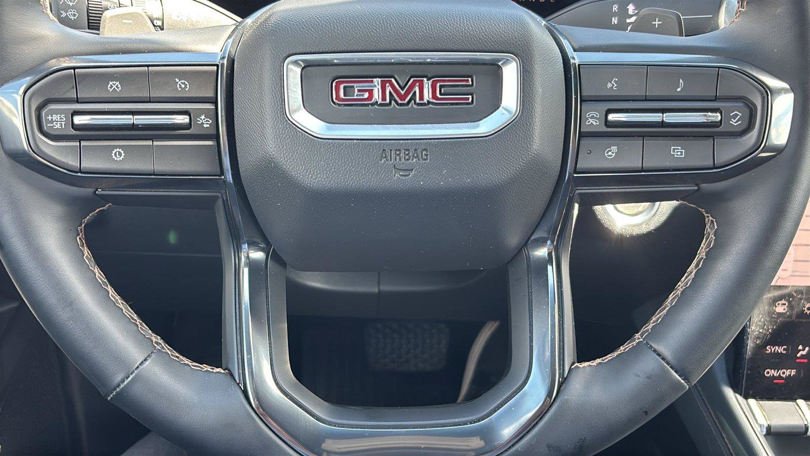 Certified 2026 GMC Terrain AT4 w/ LPO, Black Badging Package AWD/4WD image 28