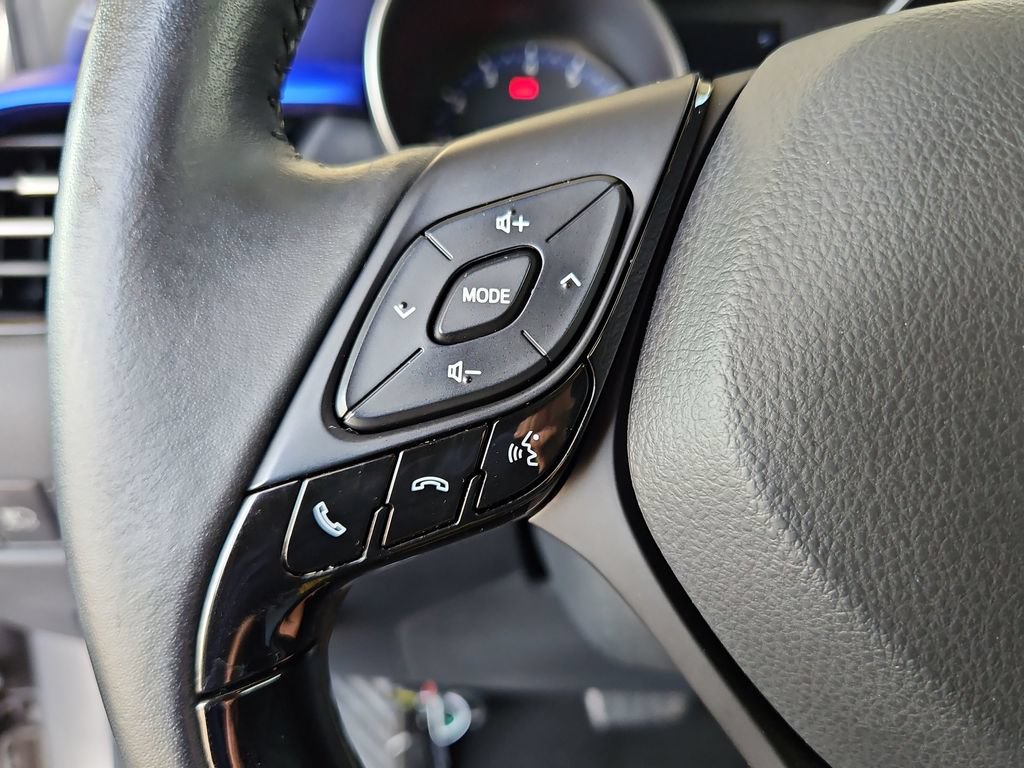 Used 2020 Toyota C-HR XLE FWD image 11