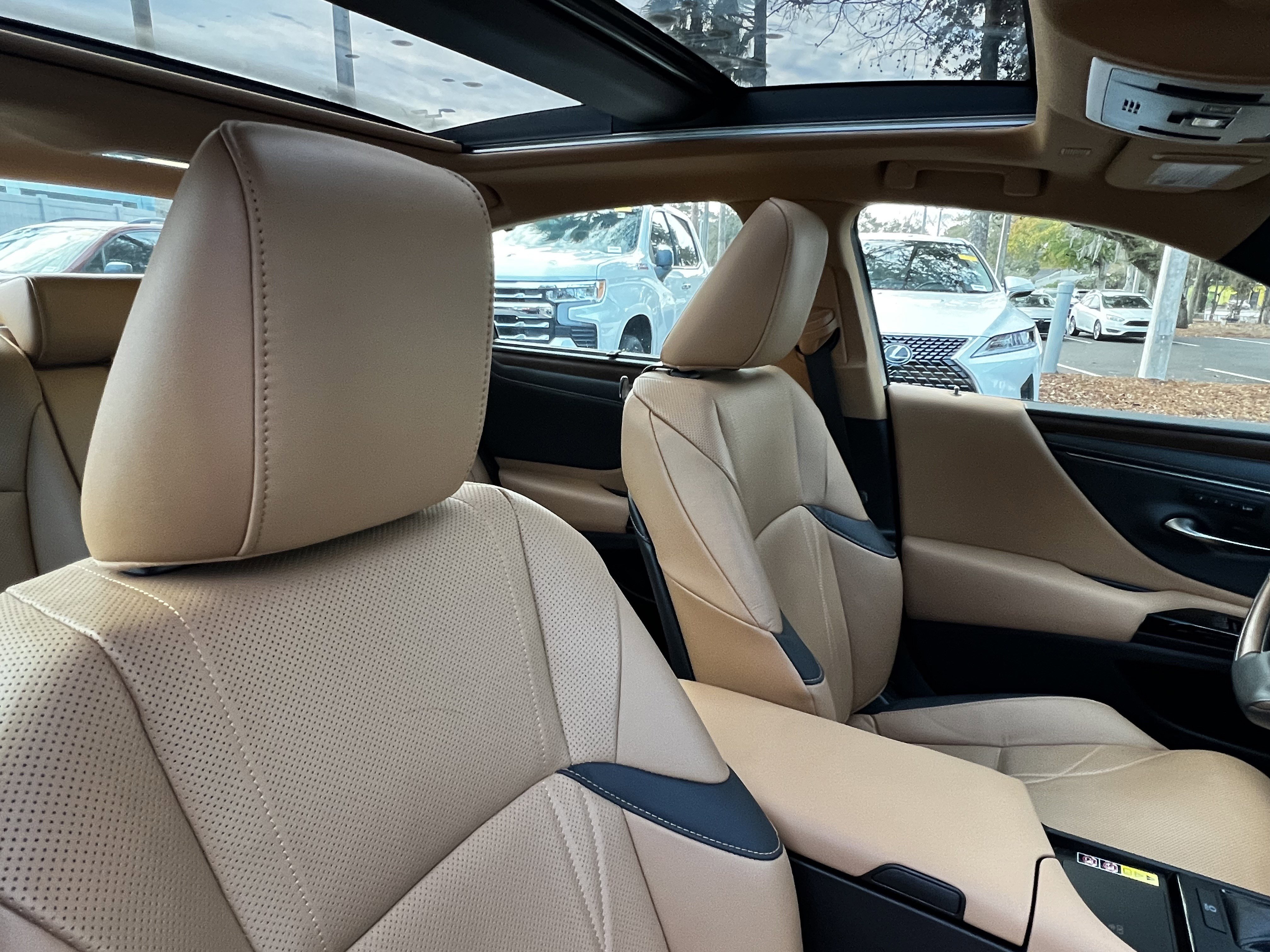 Used 2023 Lexus ES 350 Ultra Luxury image 46