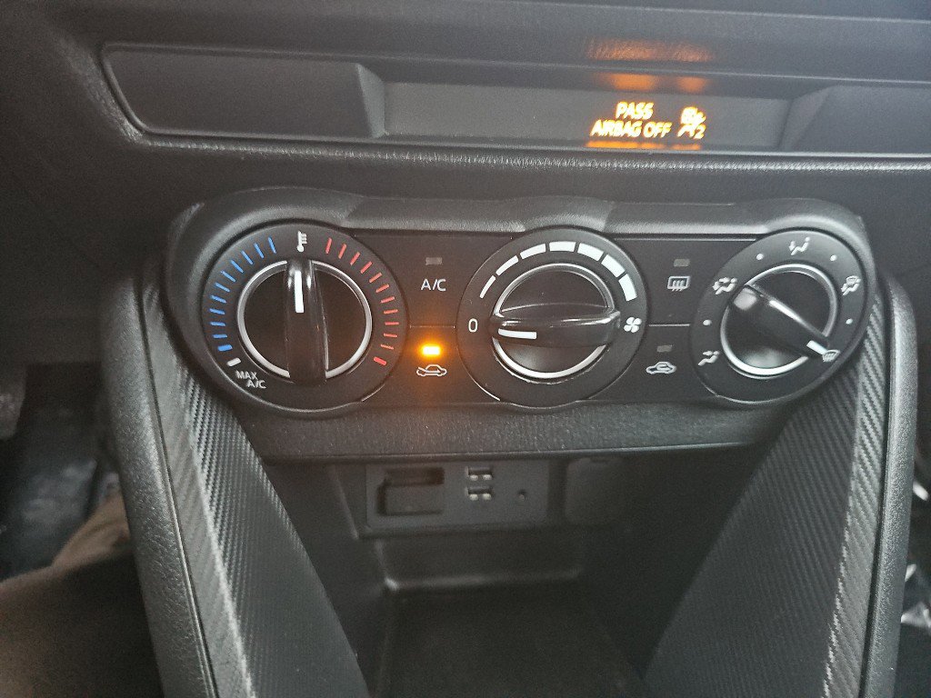 Used 2019 Toyota Yaris LE image 18