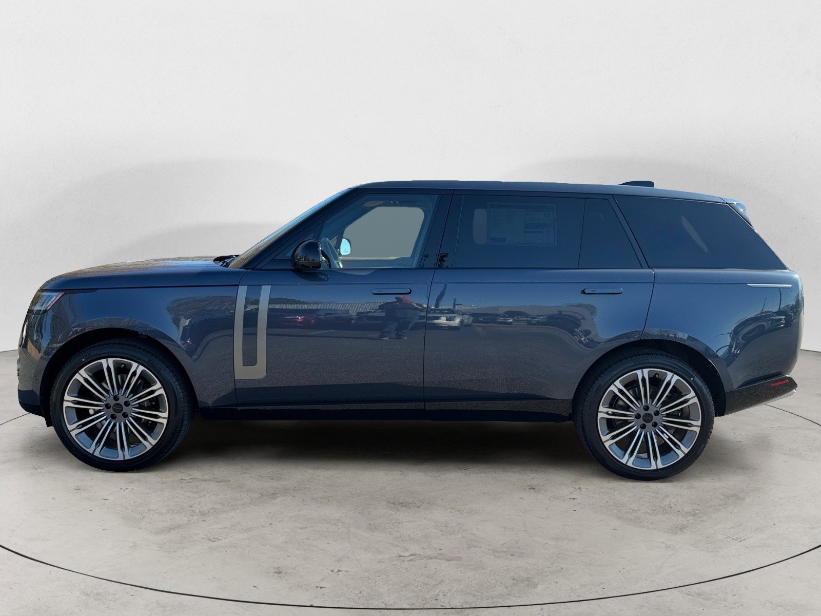 New 2026 Land Rover Range Rover Long Wheelbase SE image 7