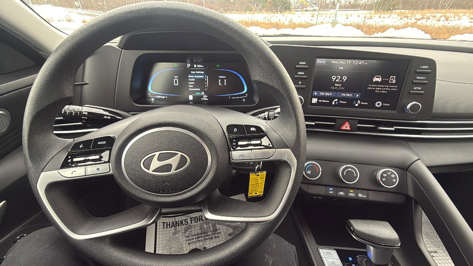 Used 2025 Hyundai Elantra SE image 28