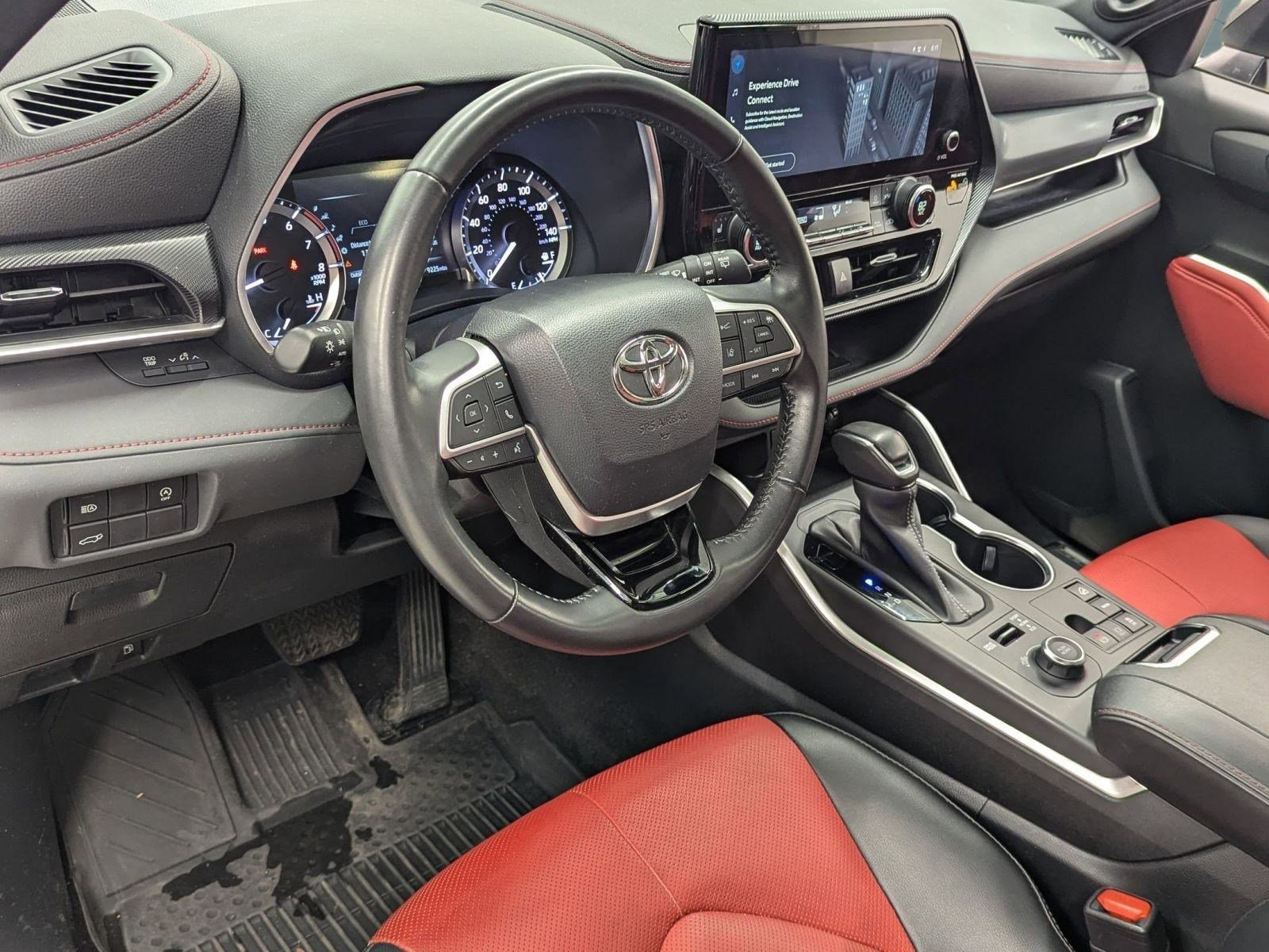 Used 2023 Toyota Highlander XSE image 3