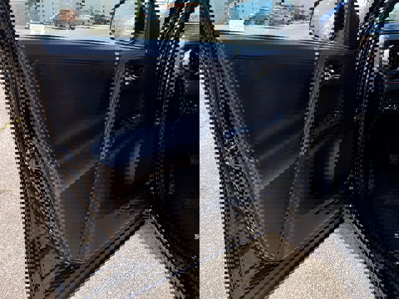 Used 2017 Toyota RAV4 SE image 19