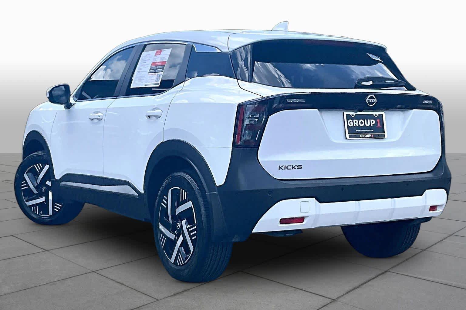 Used 2025 Nissan Kicks SV w/ Charging Package FWD image 12
