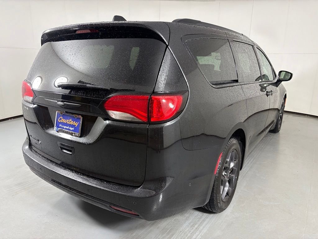 Used 2020 Chrysler Pacifica Touring-L Plus FWD image 8