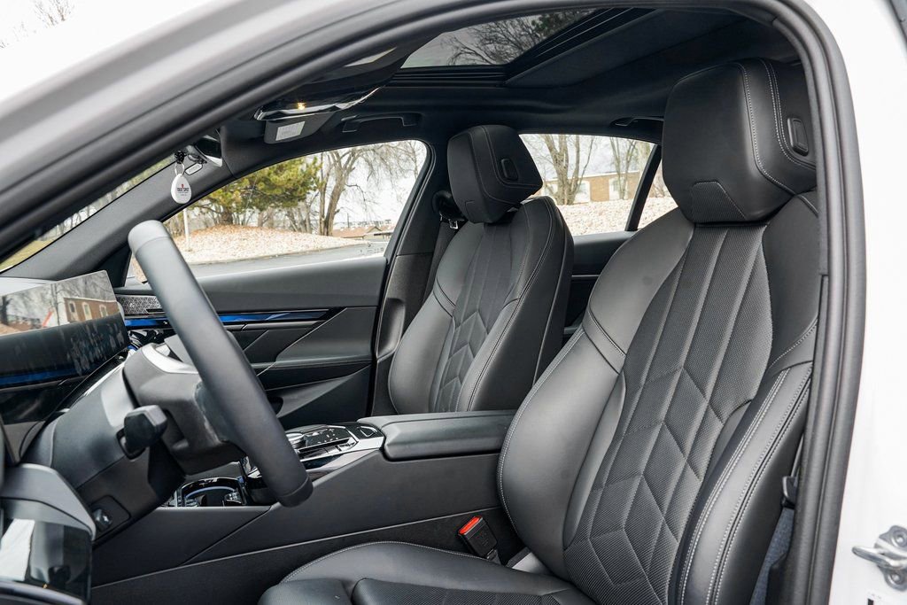 Used 2025 BMW i5 xDrive40 w/ Premium Package image 15