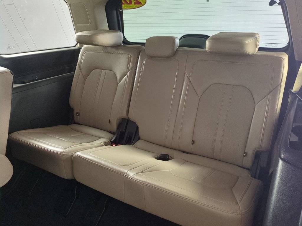 Used 2024 Ford Expedition Limited AWD/4WD image 16