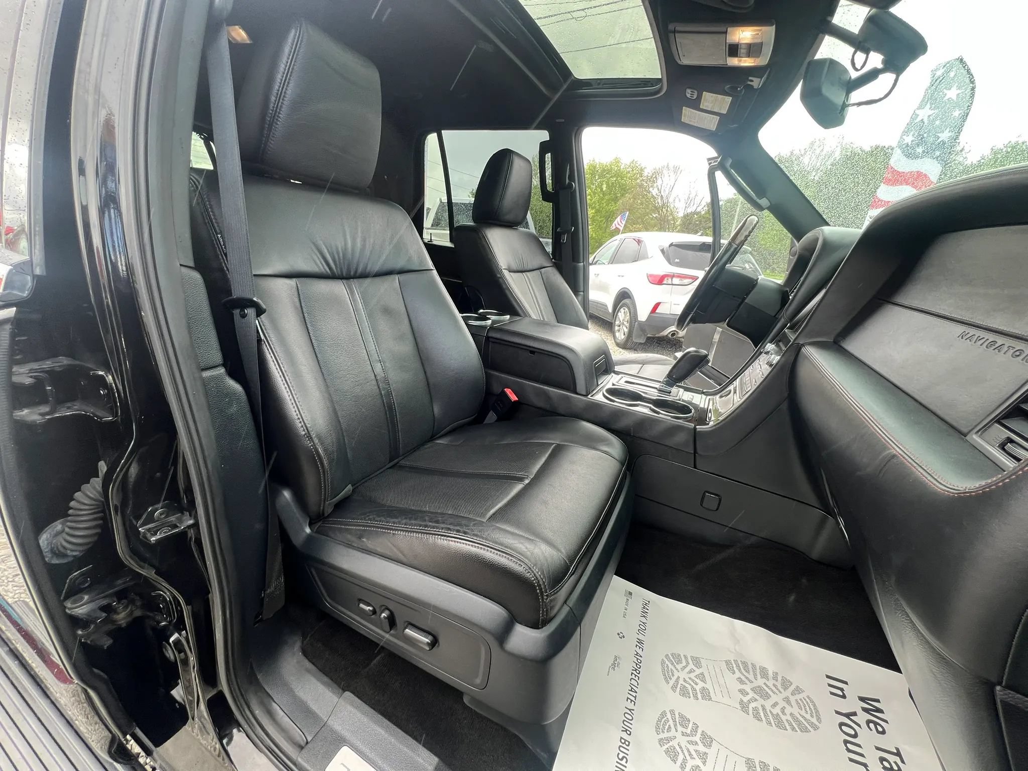 Used 2016 Lincoln Navigator Reserve AWD/4WD image 16