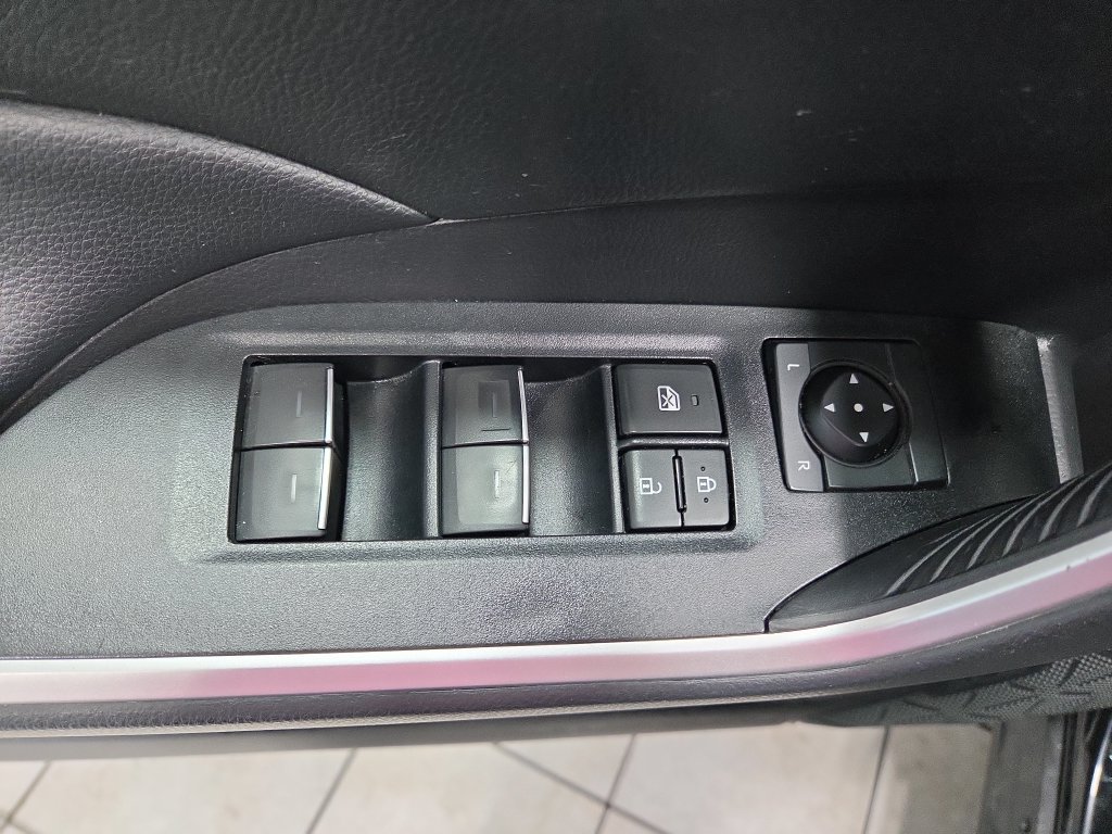 Used 2024 Toyota RAV4 XLE AWD/4WD image 30
