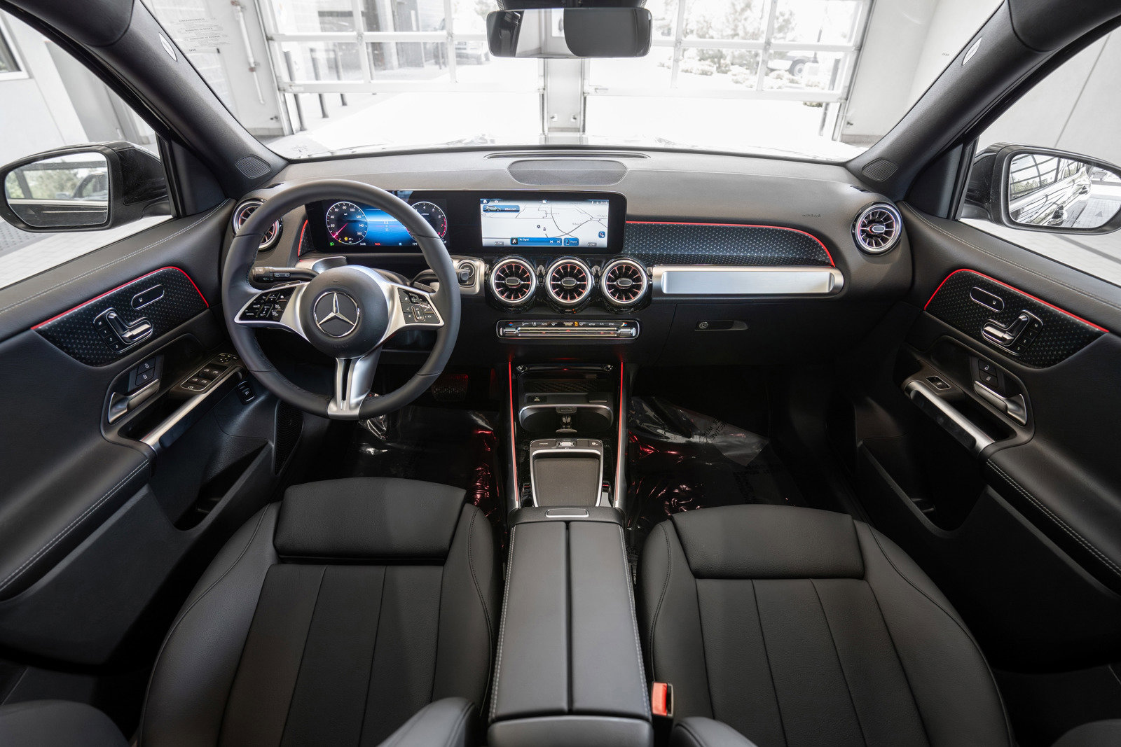 Used 2024 Mercedes-Benz GLB 250 w/ Exclusive Package image 8