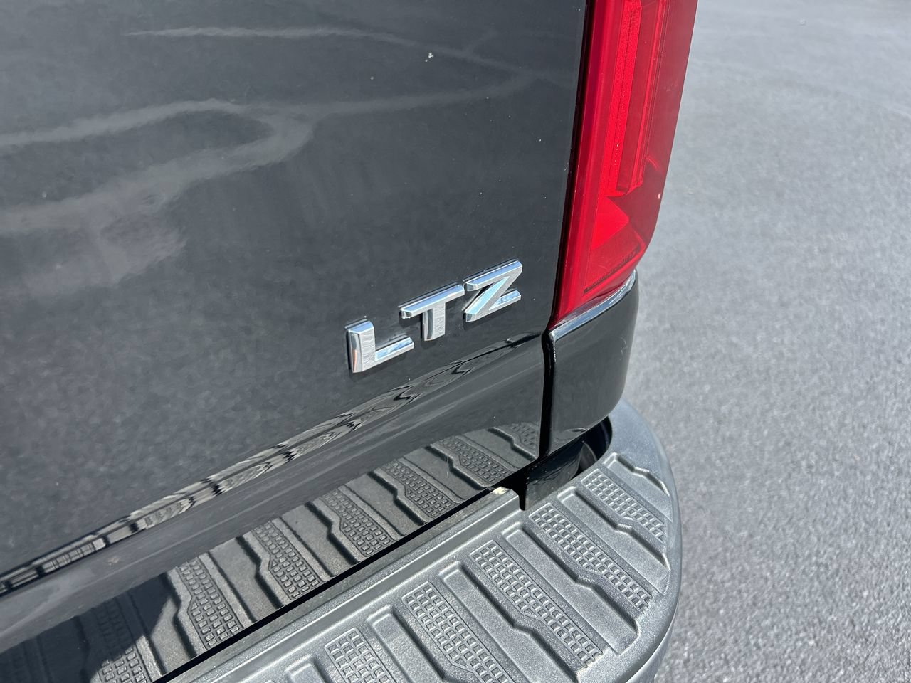 Used 2020 Chevrolet Silverado 2500 LTZ w/ LTZ Premium Package AWD/4WD image 12