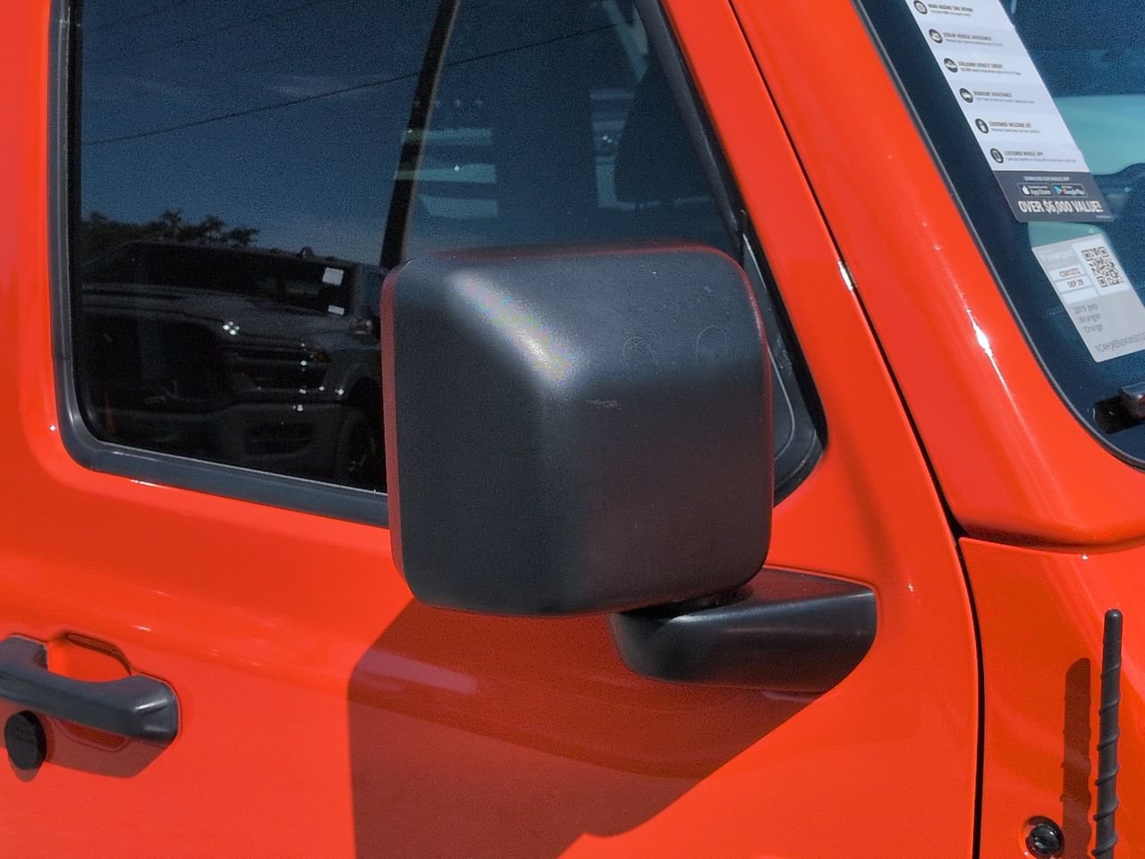 Used 2019 Jeep Wrangler Unlimited Sahara w/ LED Lighting Group AWD/4WD image 12