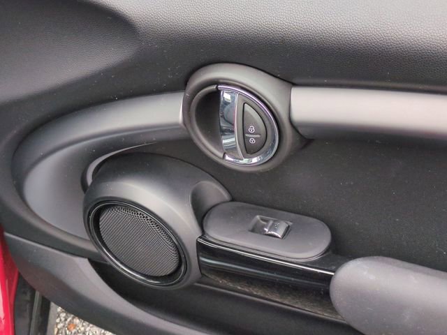 Used 2024 MINI Cooper 2-Door Hardtop image 29