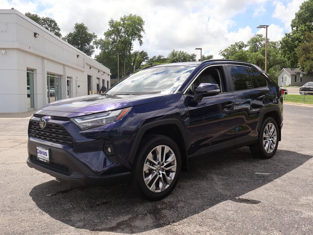 Used 2023 Toyota RAV4 XLE Premium AWD/4WD image 4